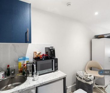 Studio to rent - Photo 6