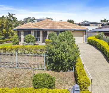 “Beautifully Maintained Low-Set Brick Home in Sought- After Flinder... - Photo 3