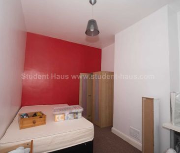 Coronation Street, Salford - Photo 4