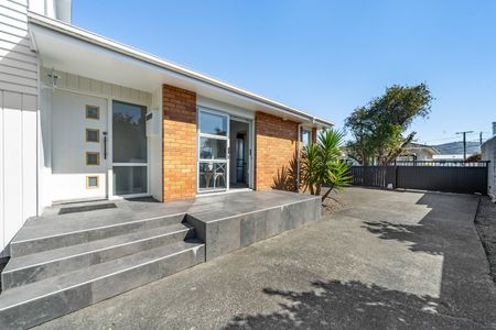 4-Bedroom Home in Waterloo - Photo 5