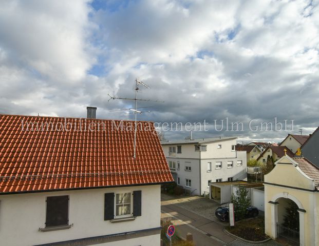 Wunderschöne 3-Zimmer-Wohnung mit Balkon und 2 Tiefgaragenstellplätzen! - Photo 1