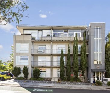 Light-Filled Studio Living in Prime St Kilda East - Photo 3