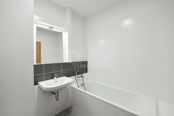 Pronájem bytu 1+kk a garsoniéry 40 m² - Photo 1