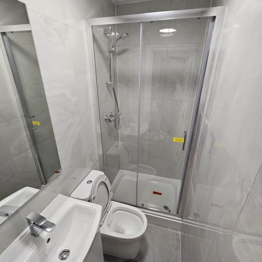 Room in a Shared House, Ashcombe Park, NW2 - Photo 1