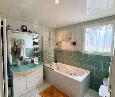 Location Maison 5 pièces 112m² ST PIERRE EN FAUCIGNY 74800 - Photo 6
