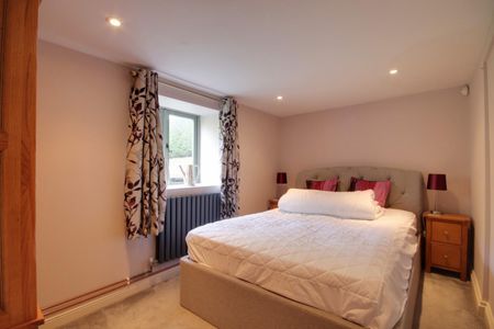 Saul, Gloucester - Photo 3