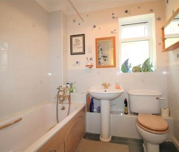 Room in a Shared House, Silverland Street, E16 - Photo 3