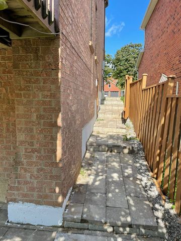 For Lease - 274 Oxbow Crescent Unit# Walk Out Basement, Mississauga, Ontario - Photo 4