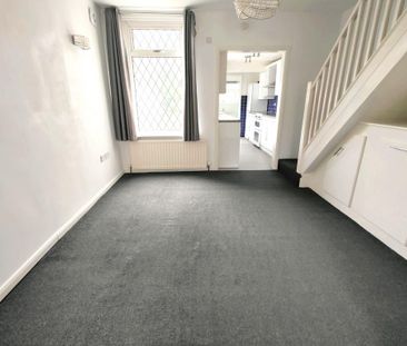 2 bedroom end of terrace house to rent - Photo 3
