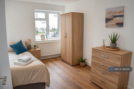 1 bedroom in a house share to rent - Photo 5