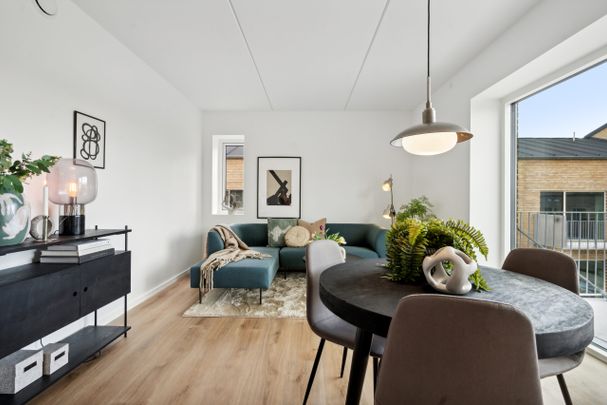 Skøn og lækker 4-værelses lejlighed med altan - Photo 1