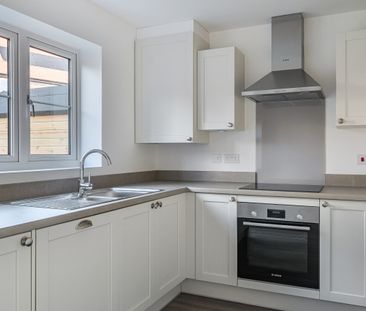 3 bedroom semi-detached house to rent - Photo 5