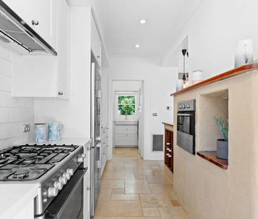 Enchanting Treechange On An Acre With Bay Views - Photo 1