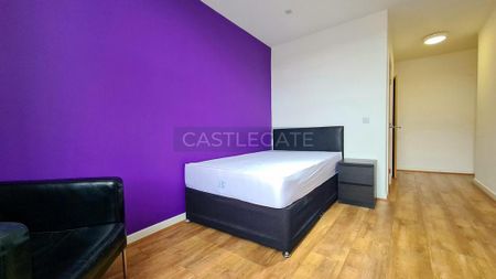 1 bedroom in a flat share to rent - Photo 3