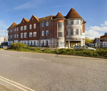 High street, crawley - Photo 3