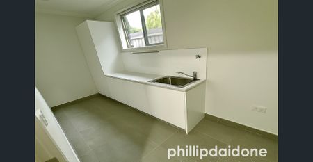 MODERN 4-BEDROOM FAMILY DUPLEX IN PRIME LOCATION - Photo 3