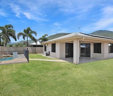 Air Conditioned and Tiled Home - Pool - Solar Power - Photo 1