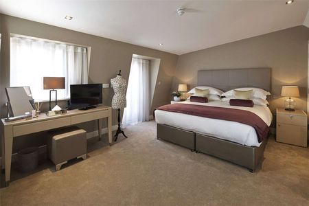 An impressive and modern three bedroom, three bathroom apartment on the 4th floor of this modern building across the street from the iconic Harrods store. - Photo 5