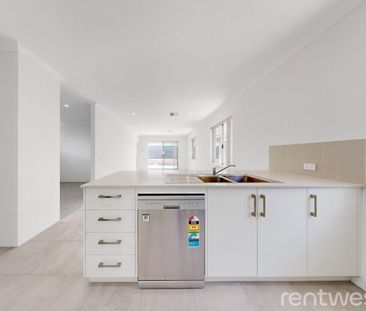 LIVING WITH SPACE & STYLE - Photo 6
