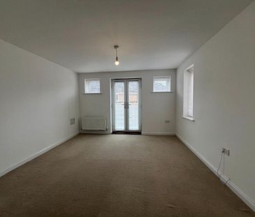 3 Bed House - Detached - Photo 3