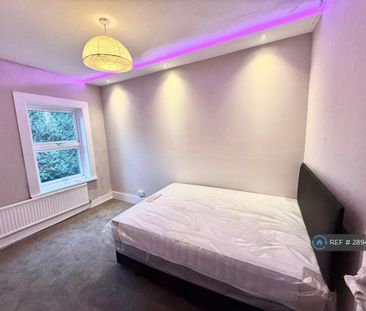 4 bedroom semi-detached house to rent - Photo 2
