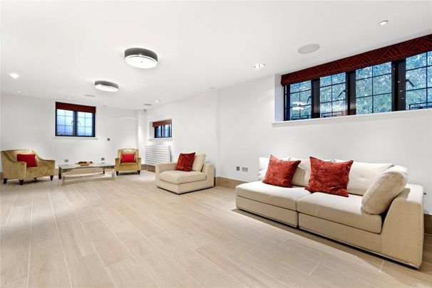5 bedroom end of terrace house to rent - Photo 1