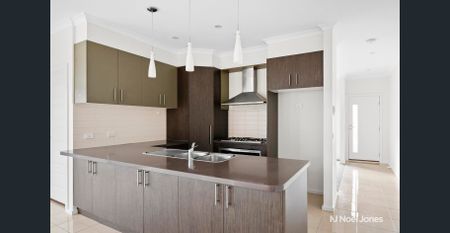 FRESHLY PAINTED, SPACIOUS FIVE BEDROOM HOME - Photo 4