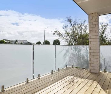 Modern Remuera Townhouse - Photo 1