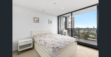 Live in style in the iconic North building - Photo 5