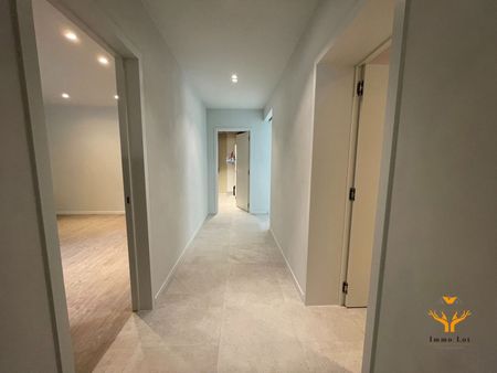 Volledig gerenoveerd appartement op het gelijkvloers van maar liefst 220m² met privé tuin en terras. - Photo 2