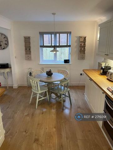 2 bedroom semi-detached house to rent - Photo 3