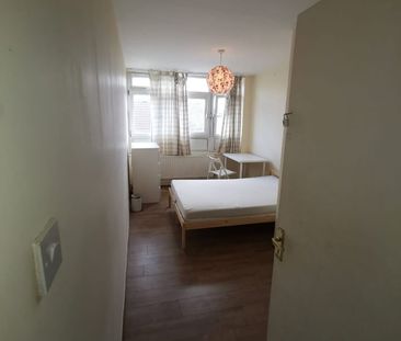 Room in a Shared House, Halyard House Manchester Road, E14 - Photo 1