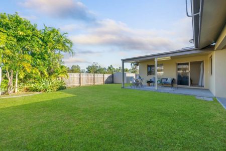 Spacious 4-Bedroom Home in Prime Greenview Estate - Photo 5