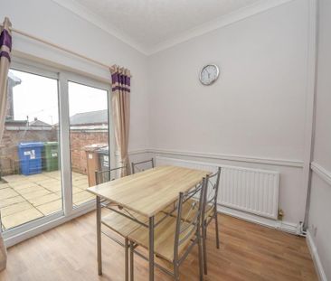 2 bedroom end of terrace house to rent - Photo 3