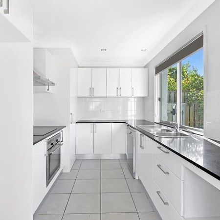 Spacious, Private Townhouse - Photo 3