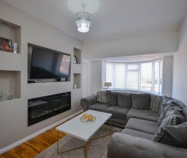 3 bedroom flat to rent - Photo 4