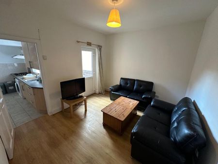 3 bedroom terraced house to rent - Photo 2