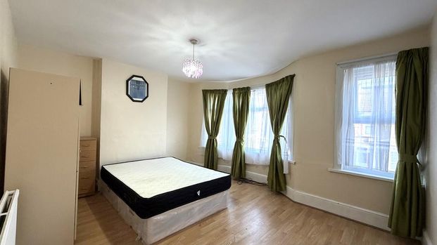 4 bedroom terraced house to rent - Photo 1