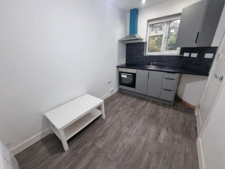 1 bedroom flat to rent - Photo 2