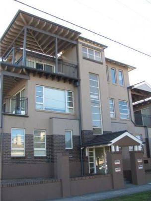 Convenientlly Located Apartment - Photo 1