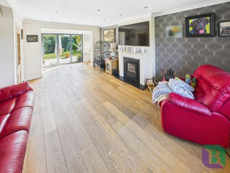 4 bedroom detached house to rent - Photo 2