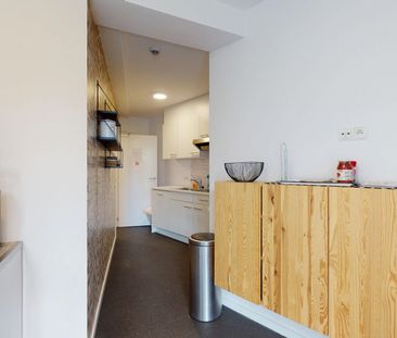 Beautiful furnished student room - AVAILABLE IMMEDIATELY!! - Photo 4