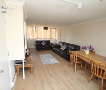 Room 3, 20 Barley Croft, HP2 4UY, Hemel Hempstead - Photo 1