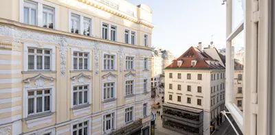 WIENER KLASSIK IM GÖTTWEIGERHOF: Topsanierte Altbauwohnung mit prachtvollem 70 m² großen Wohnsalon - Foto 2