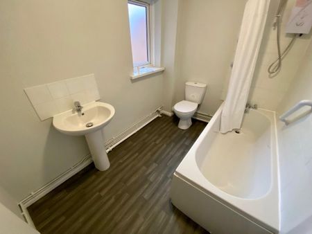 2 bedroom flat to rent - Photo 5