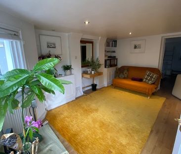 1 Bed Terraced House, Waller Road, SE14 - Photo 2