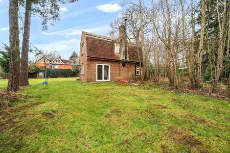 Guildford Road, Ottershaw, Chertsey, Surrey, KT16 - Photo 2