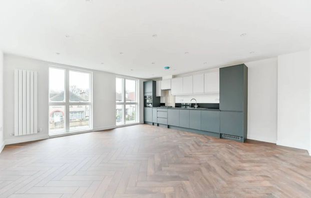 4 Bed Flat, Norbury Avenue, SW16 - Photo 1