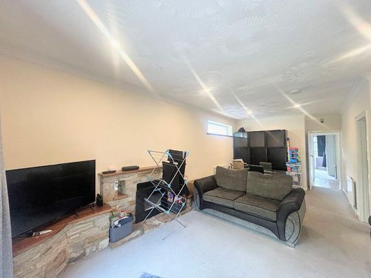 3 bedroom bungalow to rent - Photo 1