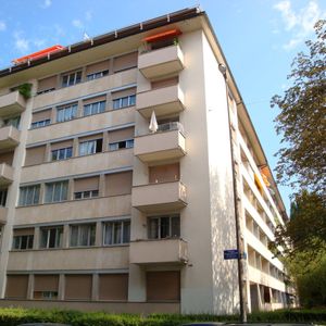 Appartement de 4.5 pièces dans le quartier de la Servette au 5ème étage - Photo 2